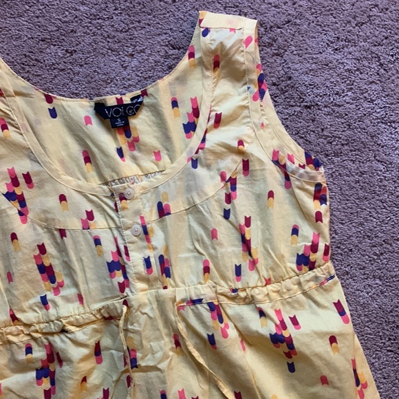 🎉 VOLCOM Yellow Arrow Print Tank Top with Drawstring, size S - Picture 3 of 5
